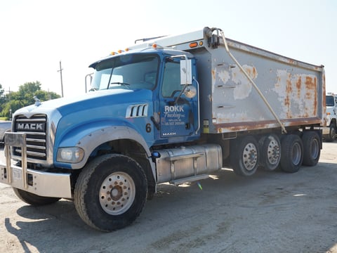 2014 Mack Granite GU713 Quad/A Dump Truck — photo 1