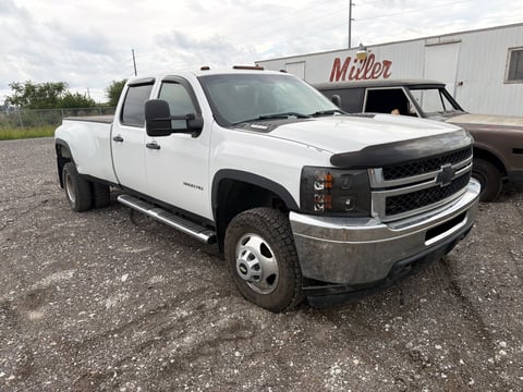 2011 Chevrolet Silverado 3500HD 4X4 Diesel Truck — photo 2