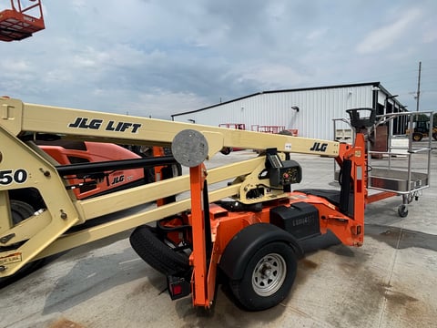 2019 JLG T350 Boom Lift 35' Towable Articulated — photo 4