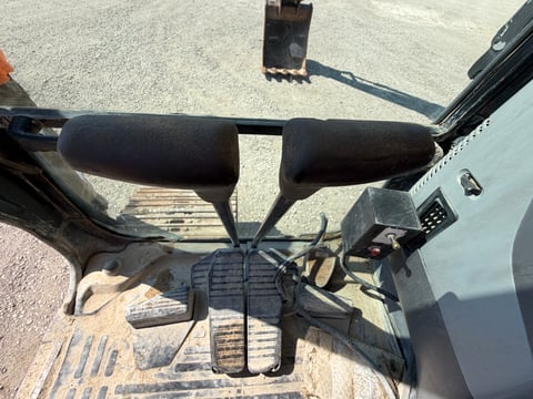 2002 Komatsu PC220LC-7L Hydraulic Excavator — photo 33