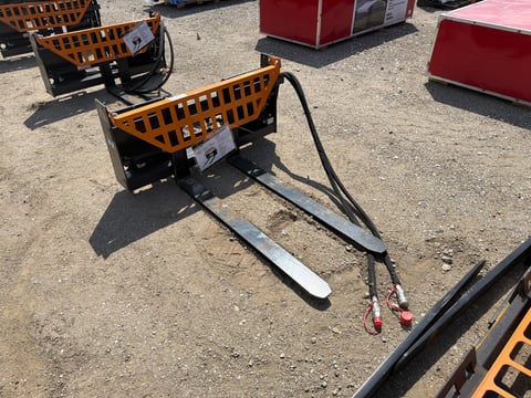 2025 LandHonor HPF-11-3000G Hydraulic Pallet Forks and Frame (Unused) — photo 2