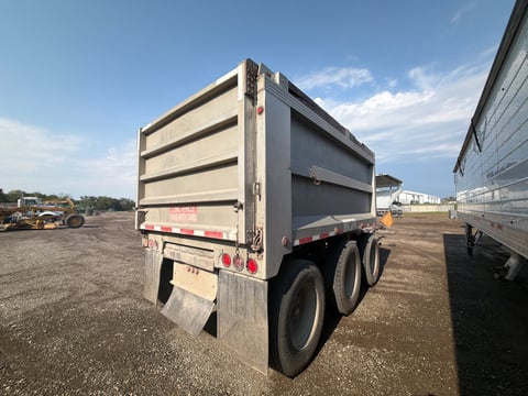 1998 Cornhusker TRI/A Pup Trailer — photo 4
