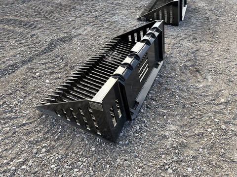 2026 Giyi Gy-RB66 66in Skid Steer Rock Bucket (Unused) — photo 4