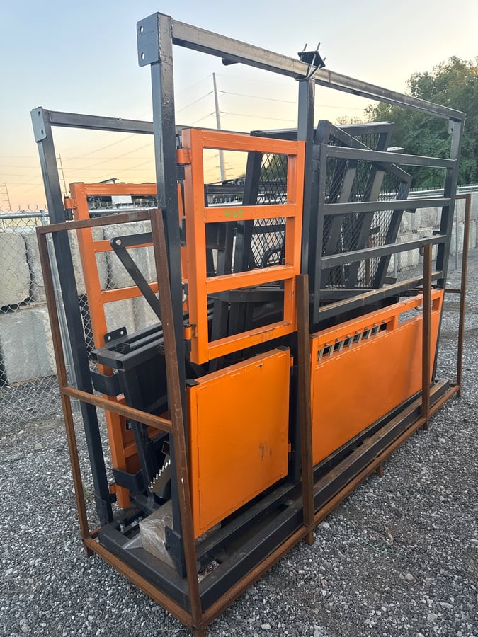 LandHonor Cattle Squeeze Chute