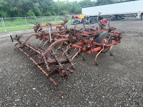 International Harvester 45 Vibra Shank Field Cultivator — photo 3