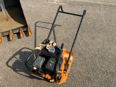 Multiquip MVC88VTH Plate Compactor — photo 1