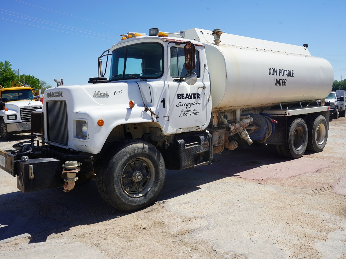 1985 MACK DM686S WATER TRUCK T/A (NO PUMP)