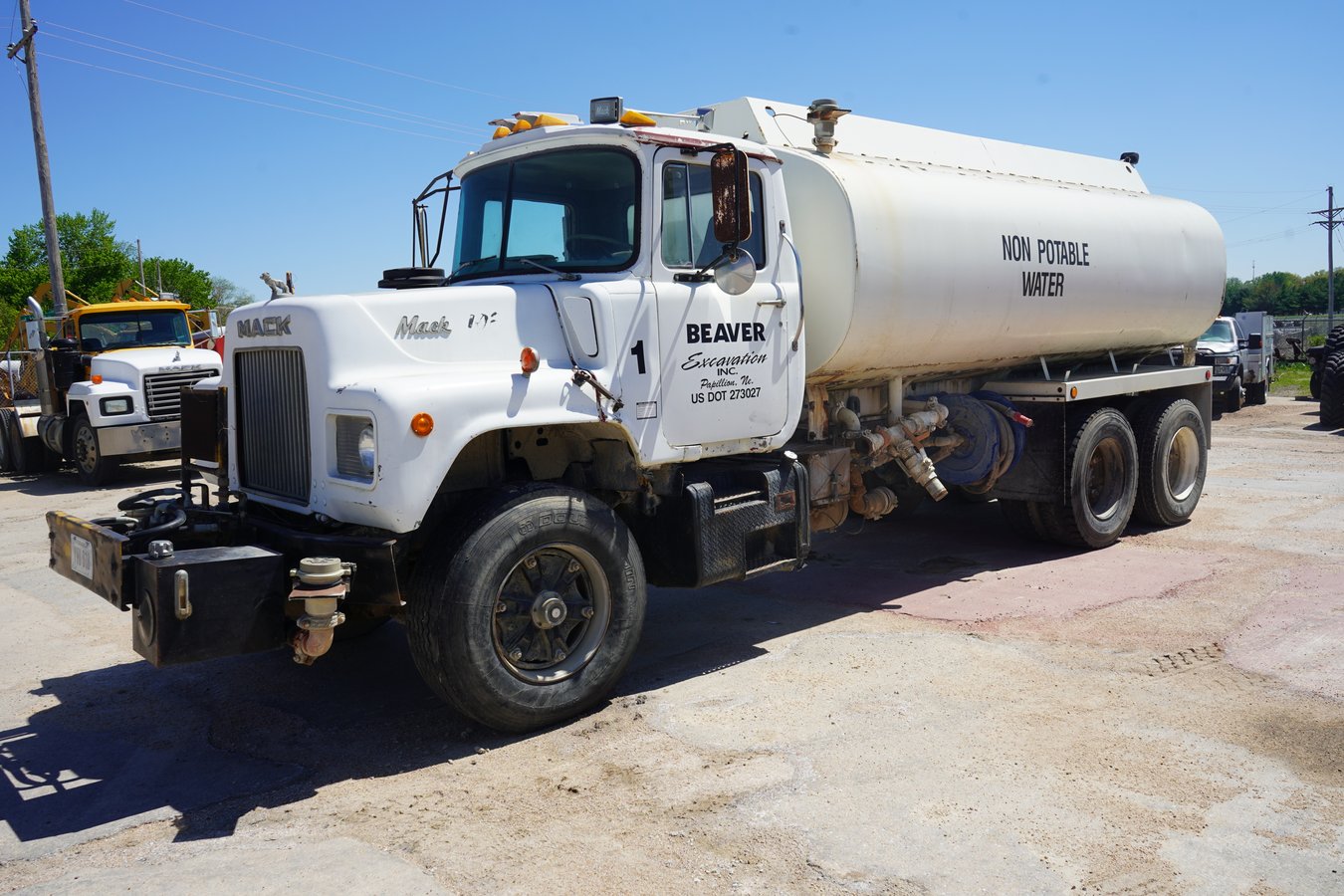 1985 MACK DM686S WATER TRUCK T/A (NO PUMP)