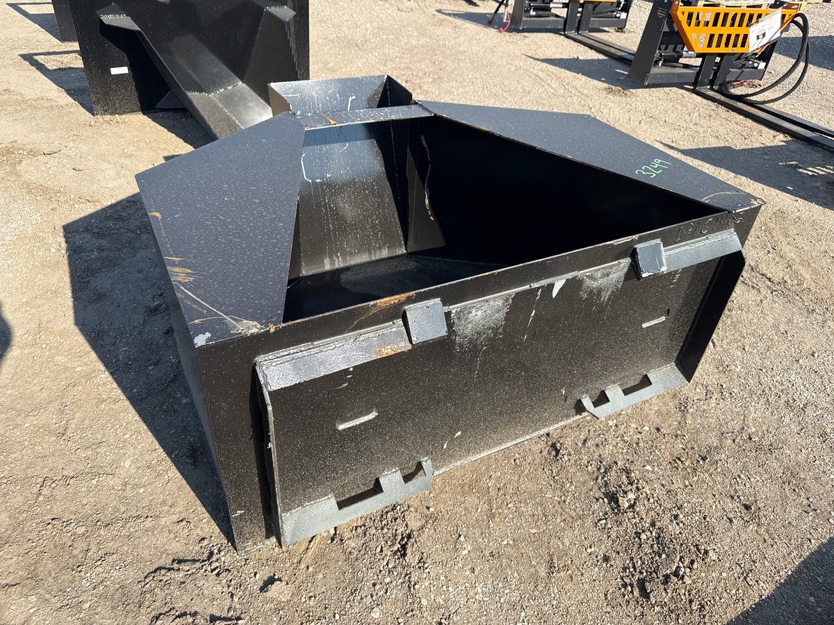 Kit Containers 3/4 Yard Skid Steer Concrete Bucket