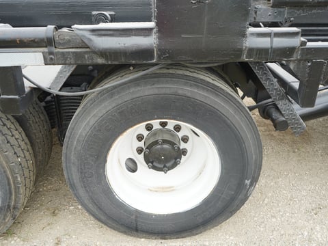 2005 Mack MR688S T/A Hooklift Truck w/ Galbreath U5-Or-174 Roll-Off Hoist — photo 34