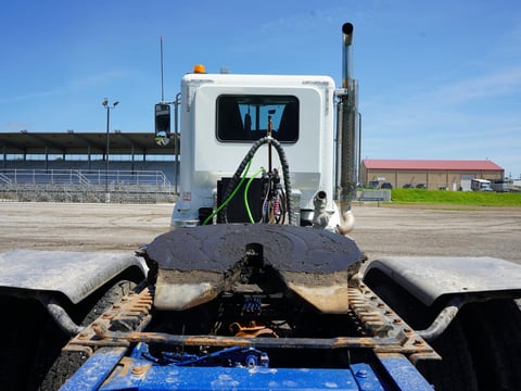 2015 Peterbilt 365 T/A Daycab Truck Tractor — photo 13