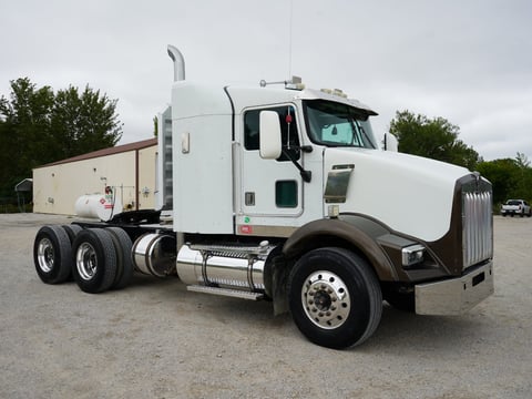 2001 Kenworth T800 T/A Sleeper Truck  — photo 3