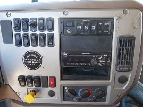 2018 Mack Granite GU713 Quad/A Dump Truck — photo 15
