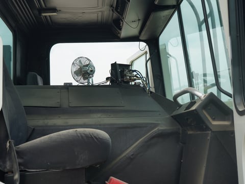 2005 Mack MR688S T/A Hooklift Truck w/ Galbreath U5-Or-174 Roll-Off Hoist — photo 19