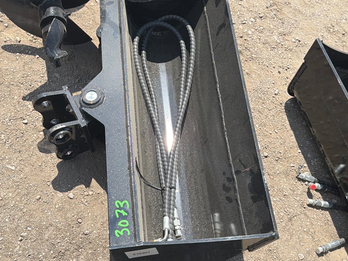 2026 MIVA 32 in Tilting Excavator Bucket (Unused)