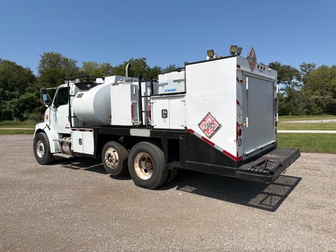 2008 Sterling L7500 Fuel & Lube Truck — photo 4