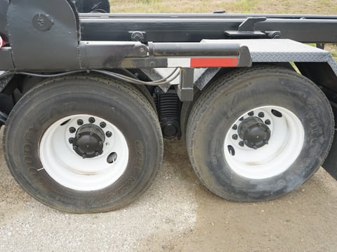 2005 Mack MR688S T/A Hooklift Truck w/ Galbreath U5-Or-174 Roll-Off Hoist — photo 28
