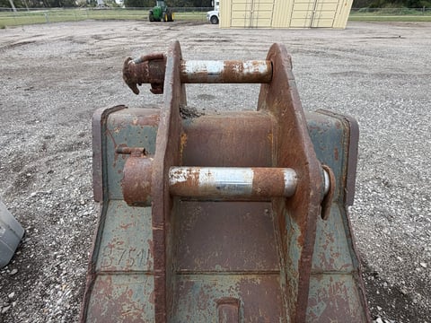 ESCO 33in Excavator Digging Bucket — Fits Komatsu PC220 — photo 6