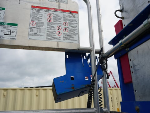 Inoperable 2020 Genie GR-20 Vertical Mast Lift — photo 9