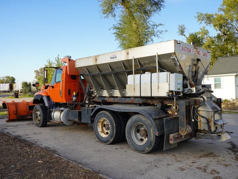 2017 International 7600 Sfa 6X4 Hooklift Plow & Spreader Truck — photo 6