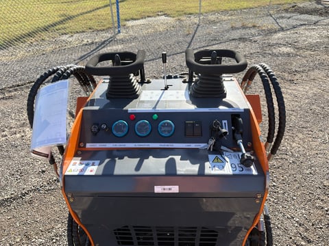 2026 LandHonor LHR-ME380X2 Stand-On Mini Skid Steer Loader w/ Bucket (Unused) — photo 6