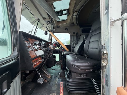 2001 Kenworth T800 T/A Sleeper Truck  — photo 11