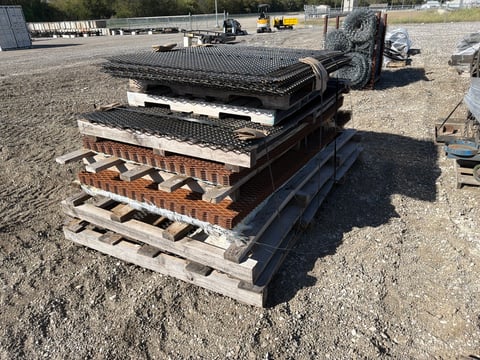 Pallets of Expanded Metal Mesh Sheets, 5 Pallets, Assorted Sizes, Approx. 168 Pcs — photo 4