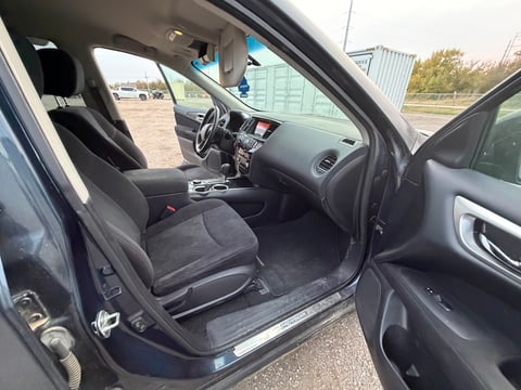 2013 Nissan Pathfinder 4WD SUV — photo 14