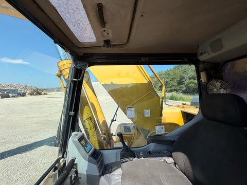 2002 Komatsu PC220LC-7L Hydraulic Excavator — photo 28