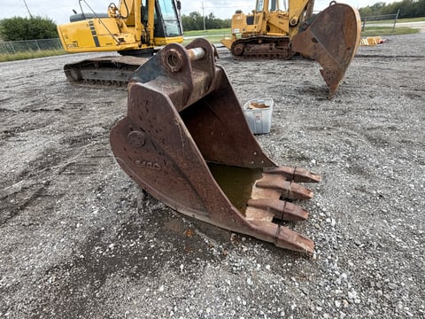ESCO 33in Excavator Digging Bucket — Fits Komatsu PC220 — photo 3