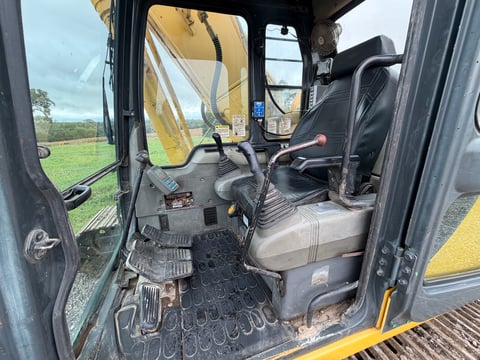 1996 Komatsu PC220LC-6LC Hydraulic Excavator — photo 9