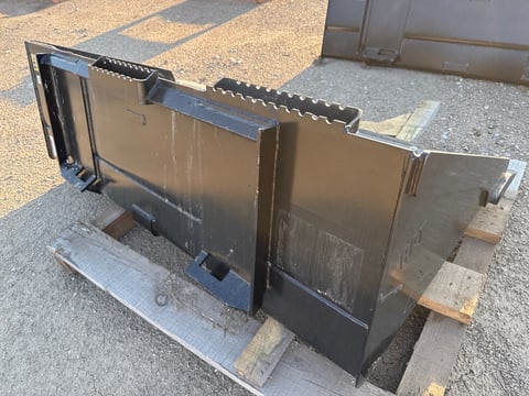 Unused Caterpillar 68" Bucket — photo 2