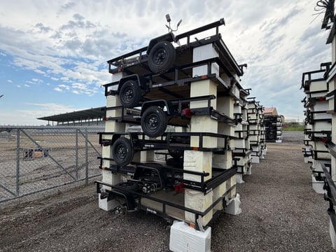 Qty of (6) 2027 Carry-On Trailers Z5X8GW2K — photo 2