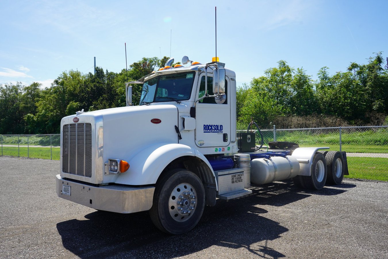 2015 Peterbilt 365 T/A Daycab Truck Tractor