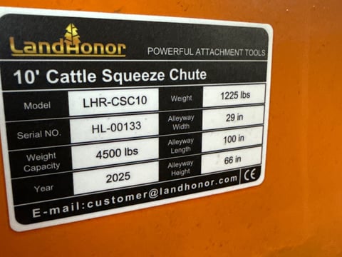 LandHonor Cattle Squeeze Chute — photo 5
