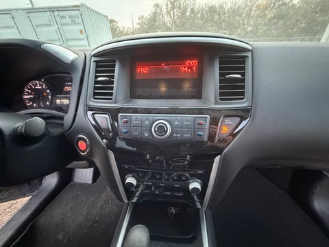 2013 Nissan Pathfinder 4WD SUV — photo 12
