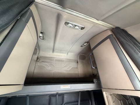 2011 Freightliner Cascadia T/A Sleeper Truck — photo 26
