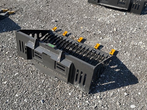 2026 Giyi Gy-RB44 44in Mini Skid Steer Rock Bucket (Unused) — photo 3