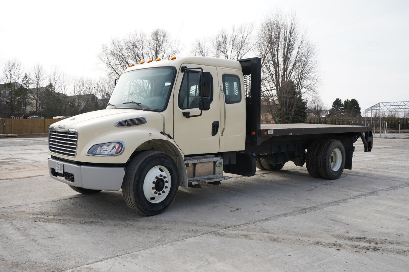 2023 FREIGHTLINER M2 106 17FT FLATBED TRUCK