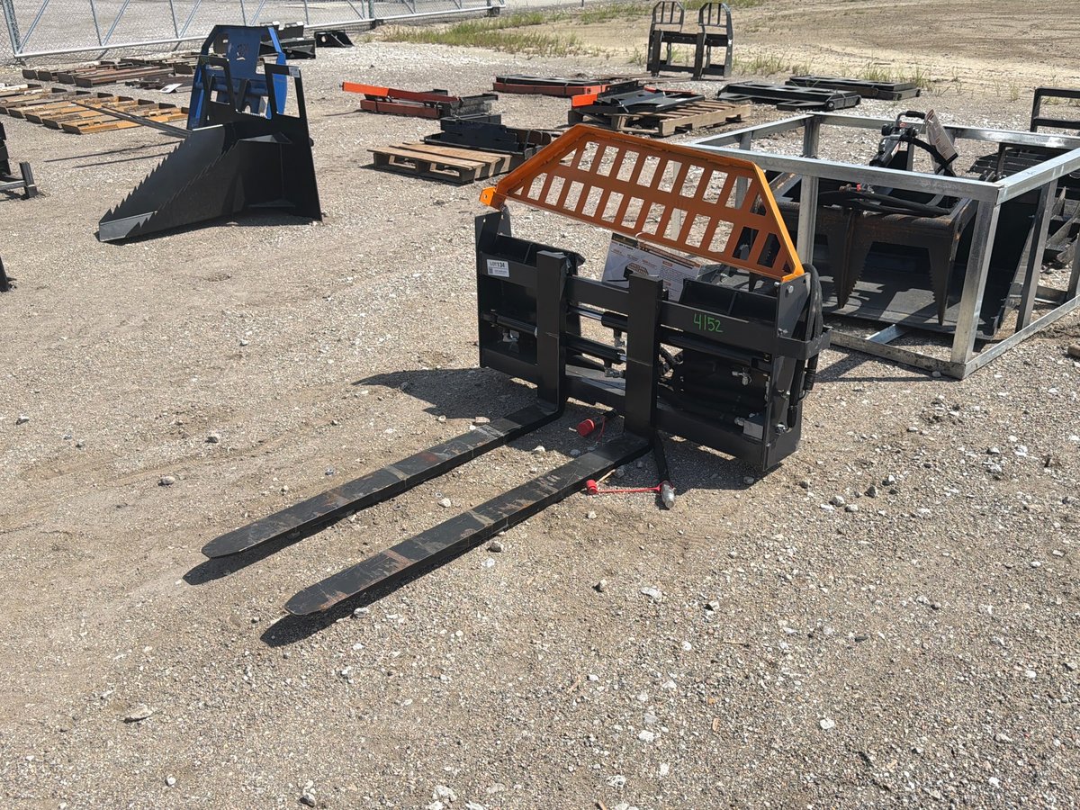 2025 LandHonor HPF-11-3000G Hydraulic Pallet Forks and Frame (Unused)