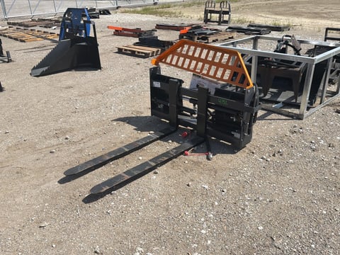 2025 LandHonor HPF-11-3000G Hydraulic Pallet Forks and Frame (Unused) — photo 1