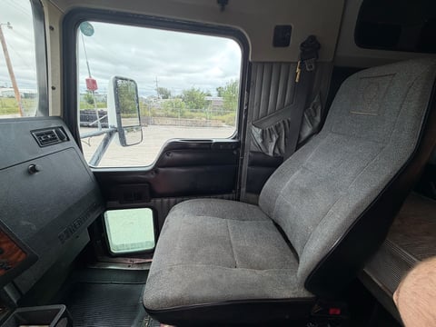 2001 Kenworth T800 T/A Sleeper Truck  — photo 21