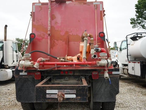 1997 Mack RD690S 4000 Gallon Water Truck — photo 5