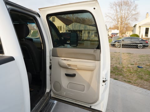 2011 Chevrolet 3500HD — photo 18