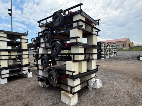 Qty of (6) 2027 Carry-On Trailers Z5X8GW2K — photo 3