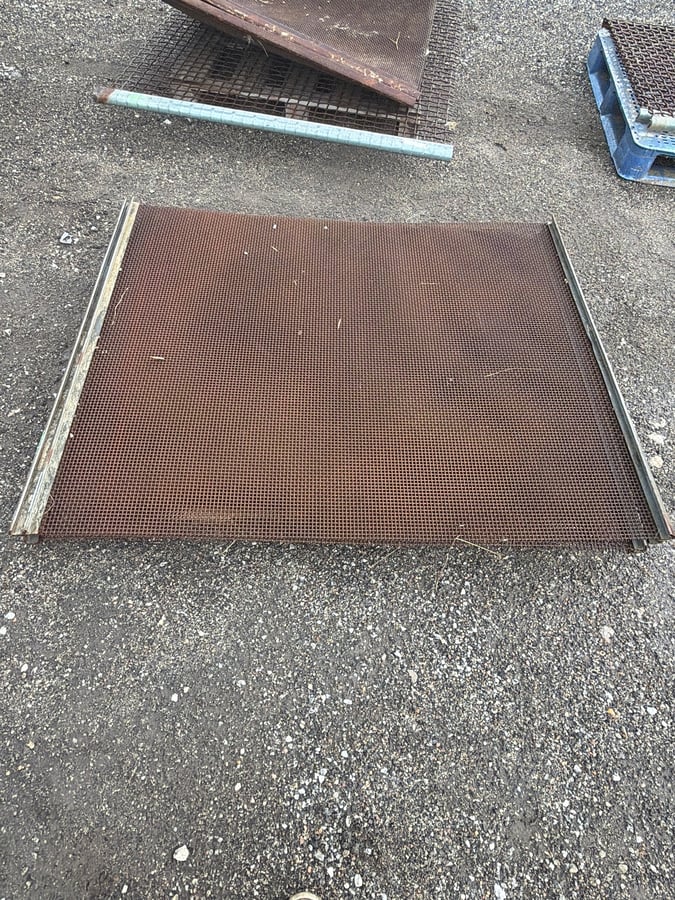 McCloskey R105 Screen