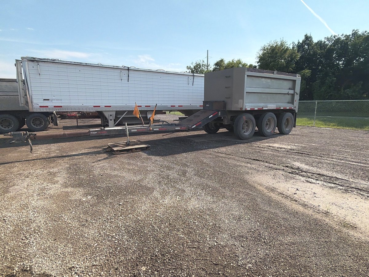 1998 Cornhusker Tri/A Pup Trailer
