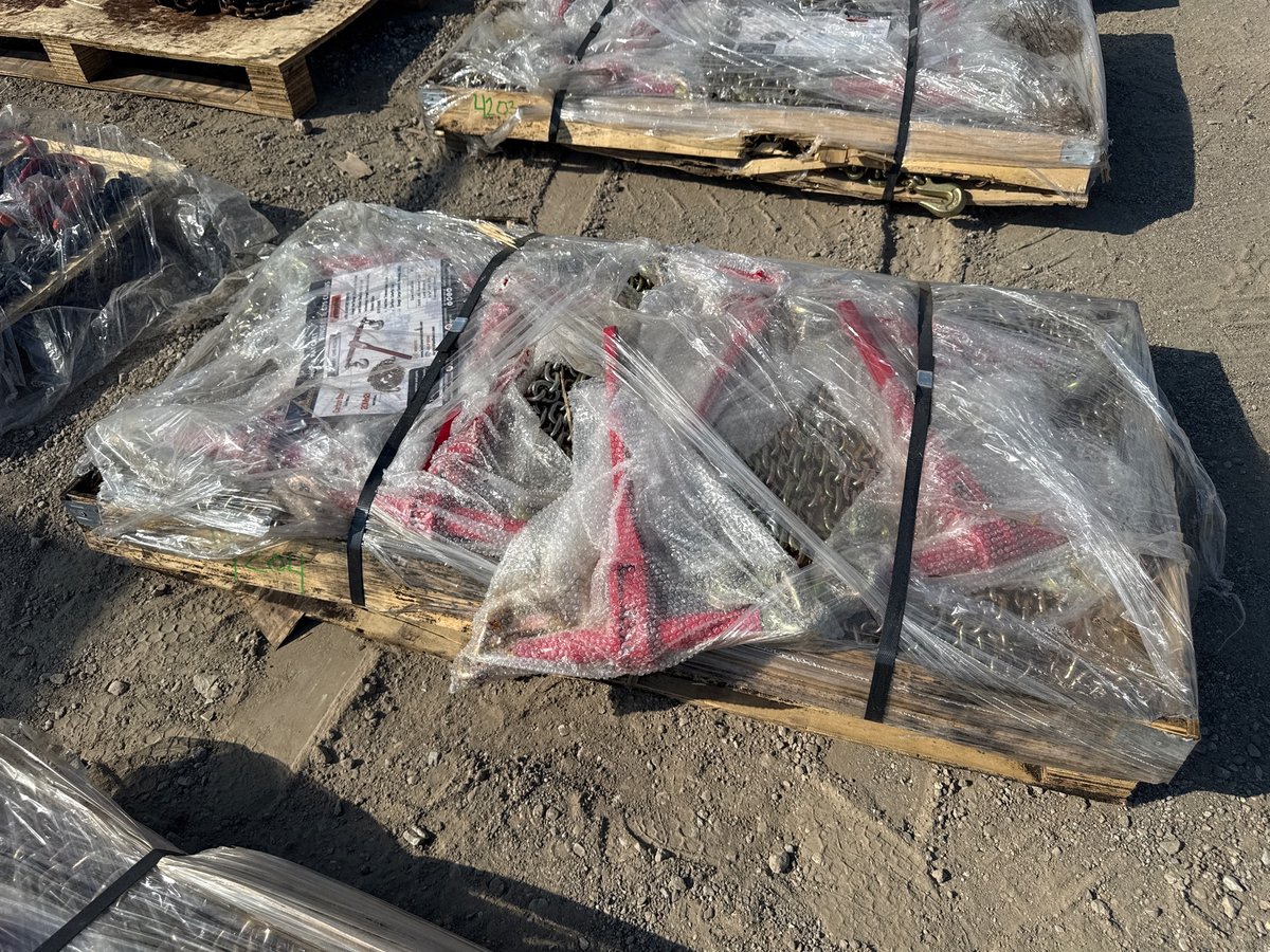 LandHonor Pallet of (8) 5,400 lb Ratchet Load Binders and (16) G70 Chains