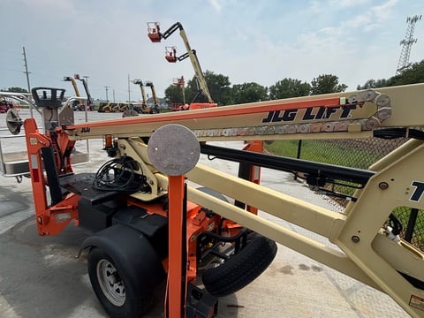 2019 JLG T350 Boom Lift 35' Towable Articulated — photo 5