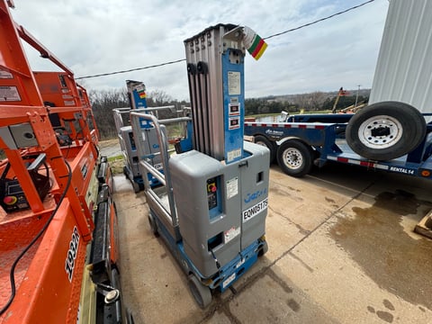 2013 Genie GR-20 Vertical Mast Lift — photo 4